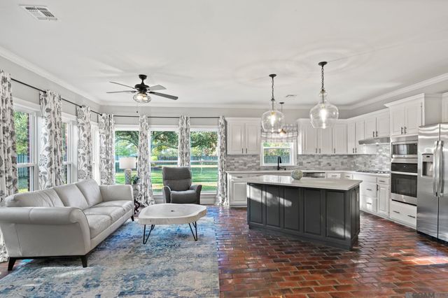 19110 S Trent Jones Dr, Baton Rouge, LA 70810