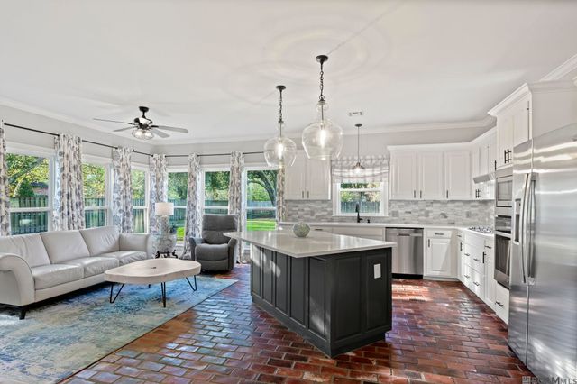 19110 S Trent Jones Dr, Baton Rouge, LA 70810