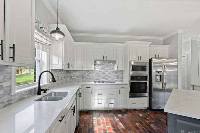 19110 S Trent Jones Dr, Baton Rouge, LA 70810