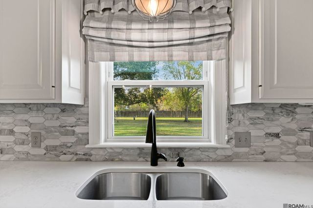 19110 S Trent Jones Dr, Baton Rouge, LA 70810