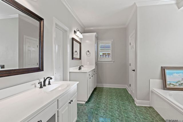 19110 S Trent Jones Dr, Baton Rouge, LA 70810