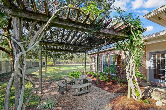 19110 S Trent Jones Dr, Baton Rouge, LA 70810