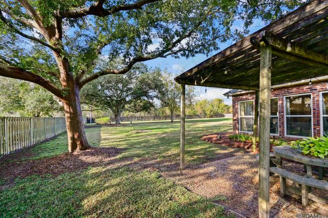 19110 S Trent Jones Dr, Baton Rouge, LA 70810