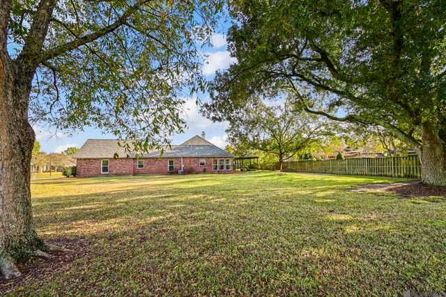 19110 S Trent Jones Dr, Baton Rouge, LA 70810