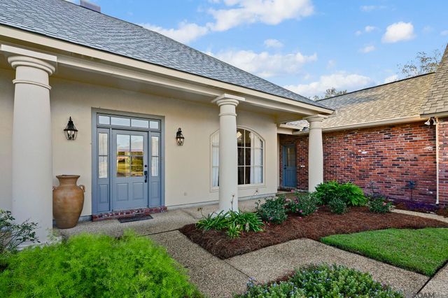 19110 S Trent Jones Dr, Baton Rouge, LA 70810