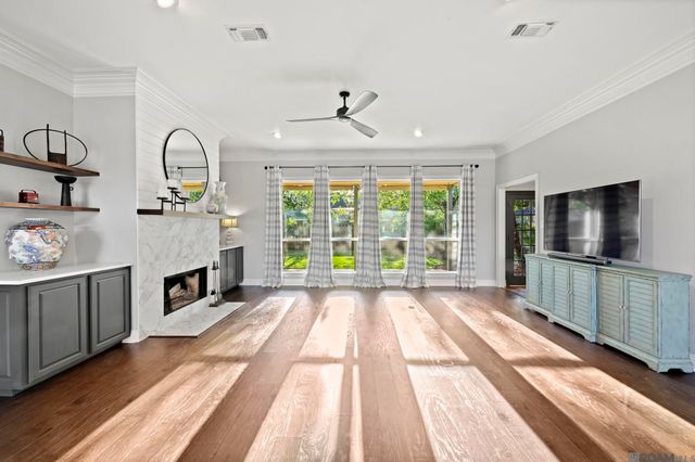 19110 S Trent Jones Dr, Baton Rouge, LA 70810