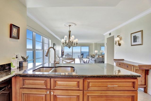 1021 Hillsboro Mile 1108, Hillsboro Beach, FL 33062