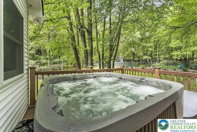 271 North Shore Drive, Tunkhannock Twp, PA 18210