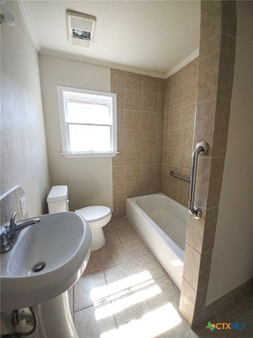 2006 N Wheeler Street, Victoria, TX 77901