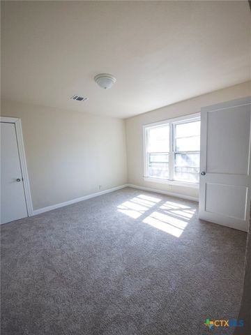 2006 N Wheeler Street, Victoria, TX 77901