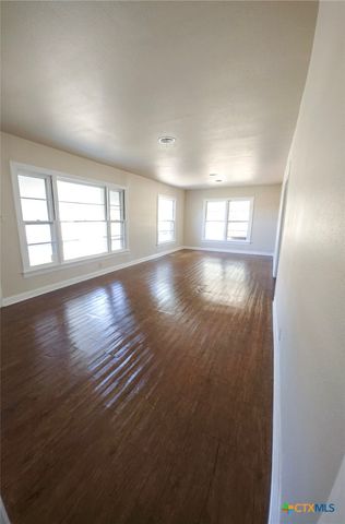 2006 N Wheeler Street, Victoria, TX 77901