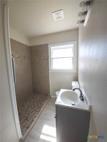 2006 N Wheeler Street, Victoria, TX 77901