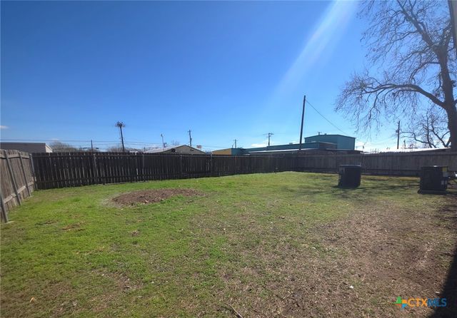 2006 N Wheeler Street, Victoria, TX 77901