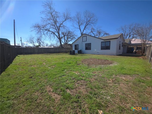 2006 N Wheeler Street, Victoria, TX 77901