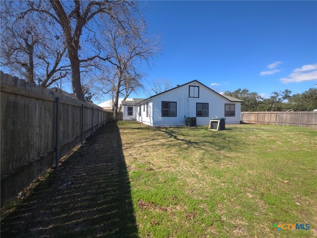 2006 N Wheeler Street, Victoria, TX 77901