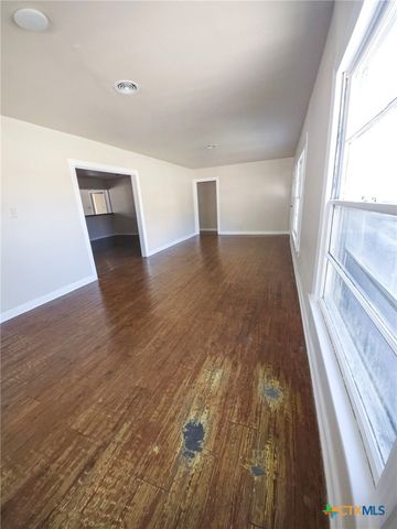 2006 N Wheeler Street, Victoria, TX 77901