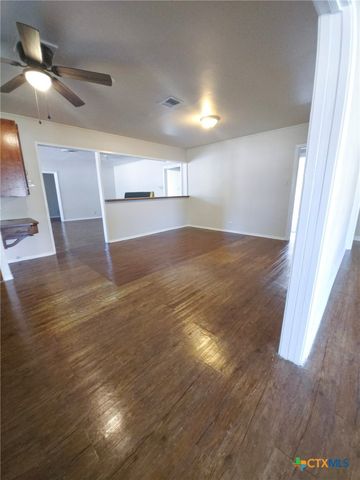 2006 N Wheeler Street, Victoria, TX 77901