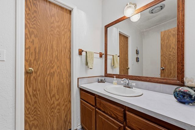 872 County Road 4244, Bonham, TX 75418