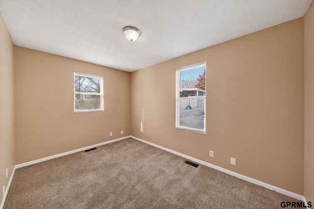 4812 S 17Th Street, Omaha, NE 68107