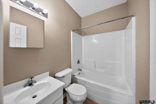 4812 S 17Th Street, Omaha, NE 68107