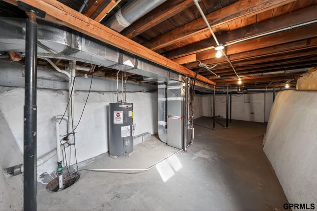 4812 S 17Th Street, Omaha, NE 68107