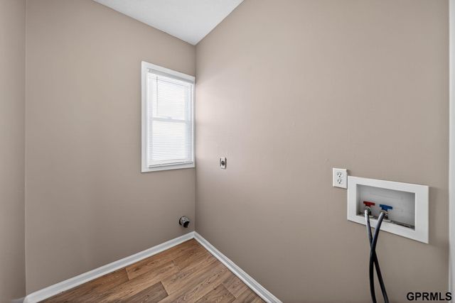 4812 S 17Th Street, Omaha, NE 68107