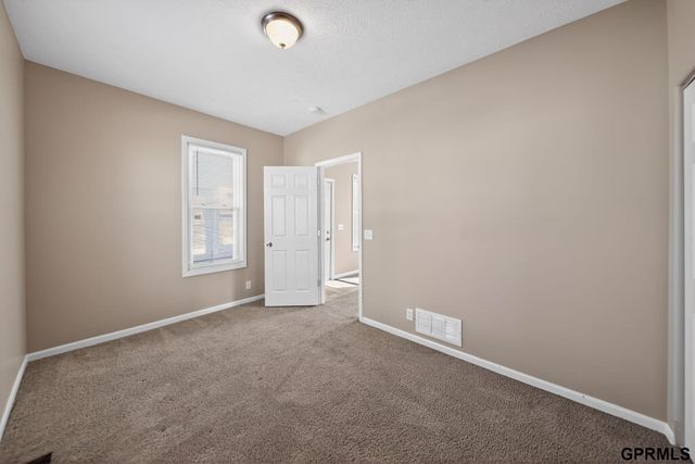 4812 S 17Th Street, Omaha, NE 68107