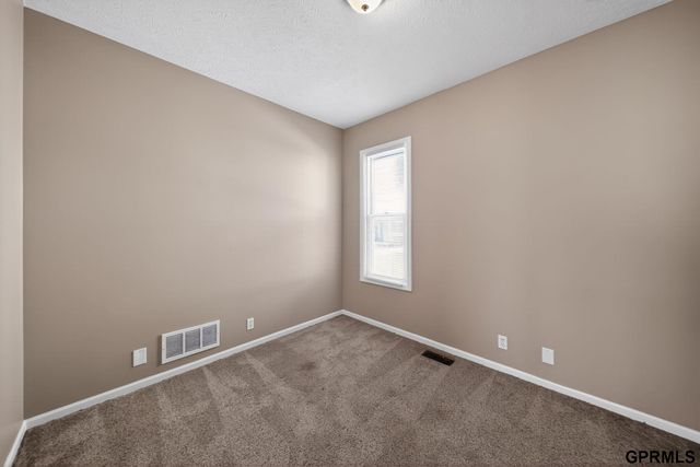 4812 S 17Th Street, Omaha, NE 68107