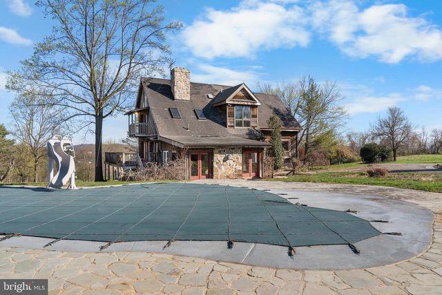 1728 VALLEY LN, Chester Springs, PA 19425