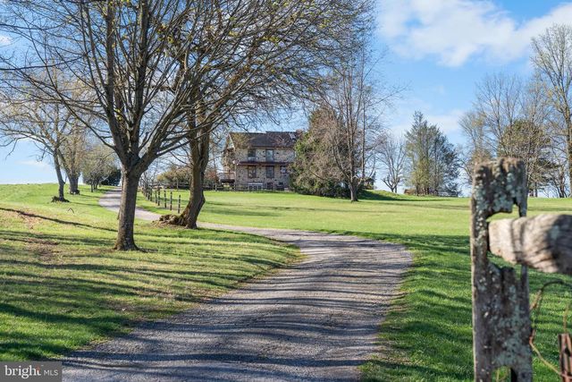 1728 VALLEY LN, Chester Springs, PA 19425