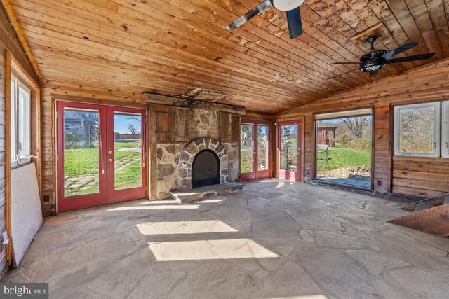 1728 VALLEY LN, Chester Springs, PA 19425