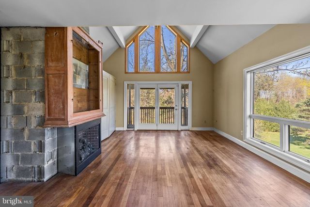 1728 VALLEY LN, Chester Springs, PA 19425