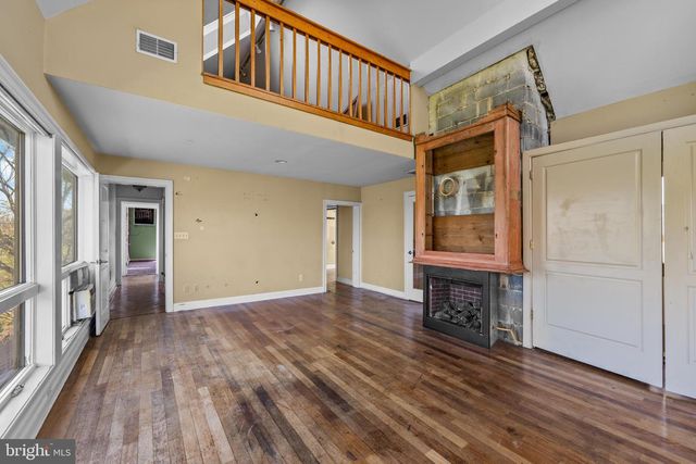 1728 VALLEY LN, Chester Springs, PA 19425