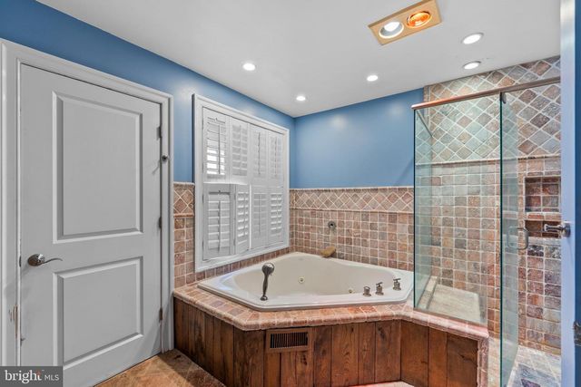 1728 VALLEY LN, Chester Springs, PA 19425