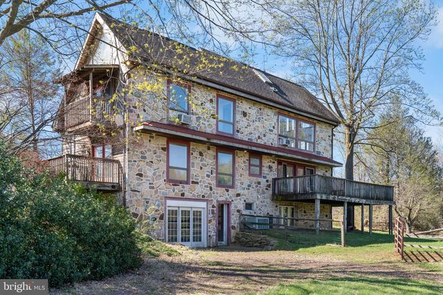 1728 VALLEY LN, Chester Springs, PA 19425