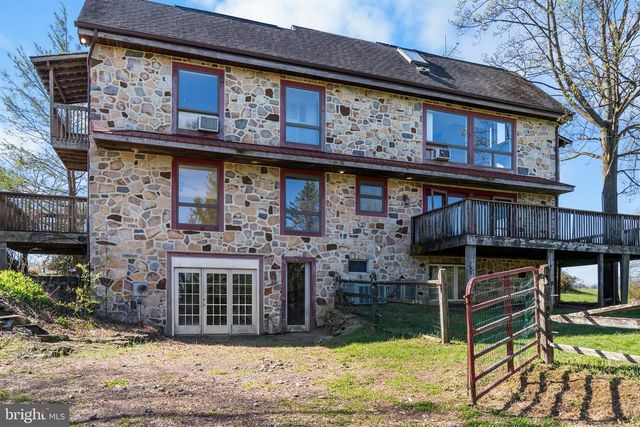 1728 VALLEY LN, Chester Springs, PA 19425