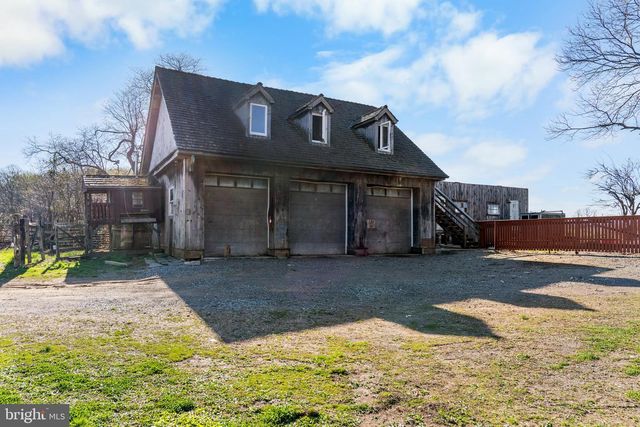 1728 VALLEY LN, Chester Springs, PA 19425