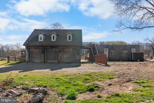 1728 VALLEY LN, Chester Springs, PA 19425