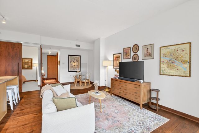 901 S 2nd Street 406, Minneapolis, MN 55415