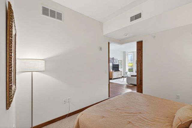 901 S 2nd Street 406, Minneapolis, MN 55415