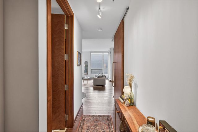 901 S 2nd Street 406, Minneapolis, MN 55415