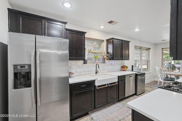 1908 Central Ridge Drive, Southaven, MS 38671