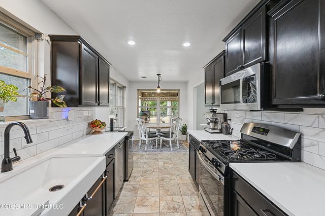 1908 Central Ridge Drive, Southaven, MS 38671