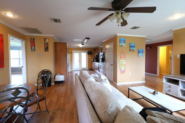 524 Oakwood Dr, Houma, LA 70363