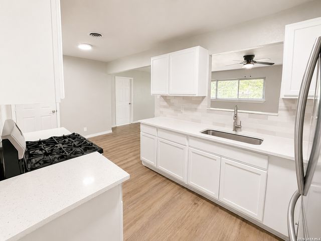 5115 CORAL MIST ST, Kirby, TX 78219