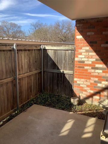 903 Roaring Springs Road, Fort Worth, TX 76114