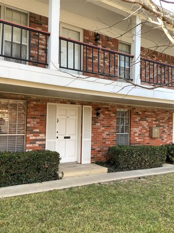 903 Roaring Springs Road, Fort Worth, TX 76114