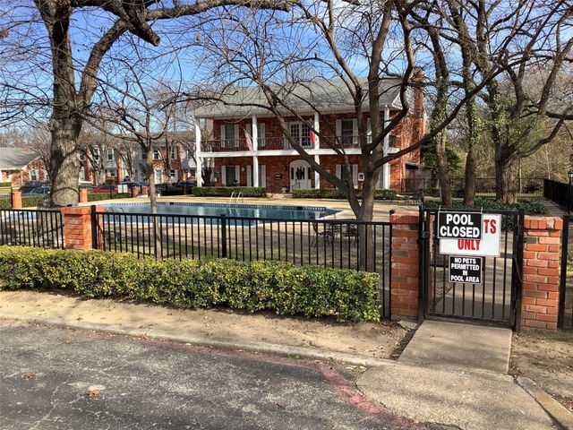 903 Roaring Springs Road, Fort Worth, TX 76114
