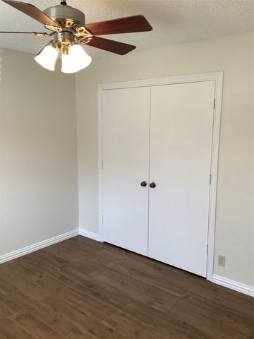 903 Roaring Springs Road, Fort Worth, TX 76114