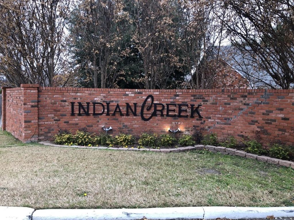 903 Roaring Springs Road, Fort Worth, TX 76114
